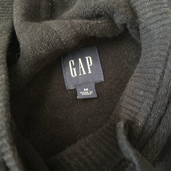 Women’s GAP black hoodie sweater, size medium - Picture 2 of 2